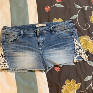 size 13 No Boundaries shorts